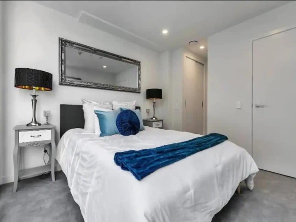 Stylish 1 Bedroom With Office Area Apartment