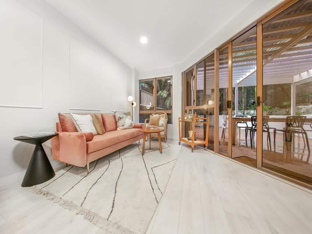 Charming 1 Bedroom In Apartment *