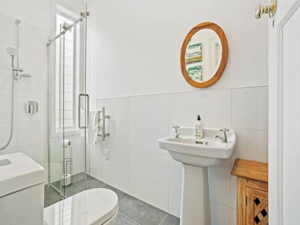 Cheerful 1 Bedroom With Free Parking