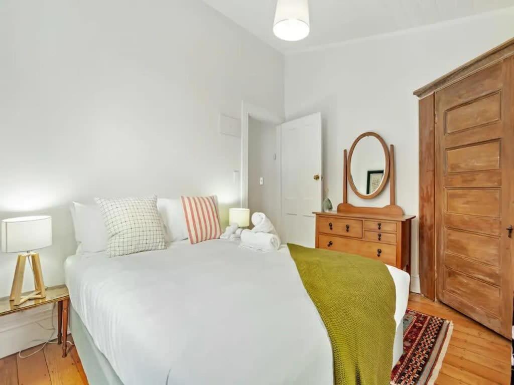 Holiday home Cheerful 1 Bedroom With Free Parking *