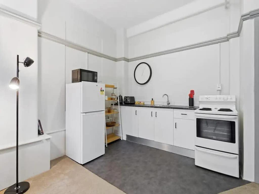 Lovely 1-bedroom Unit In Apartment