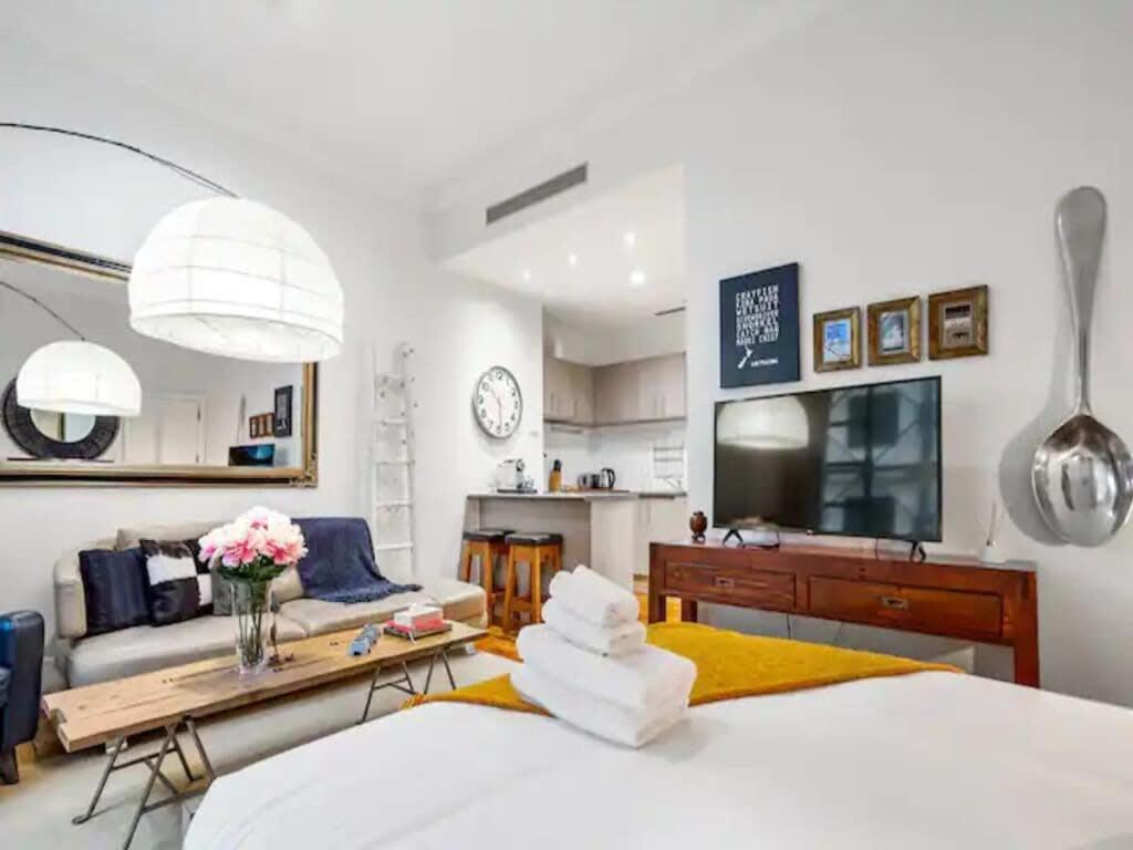 Stylish With Pool And Gym * Auckland