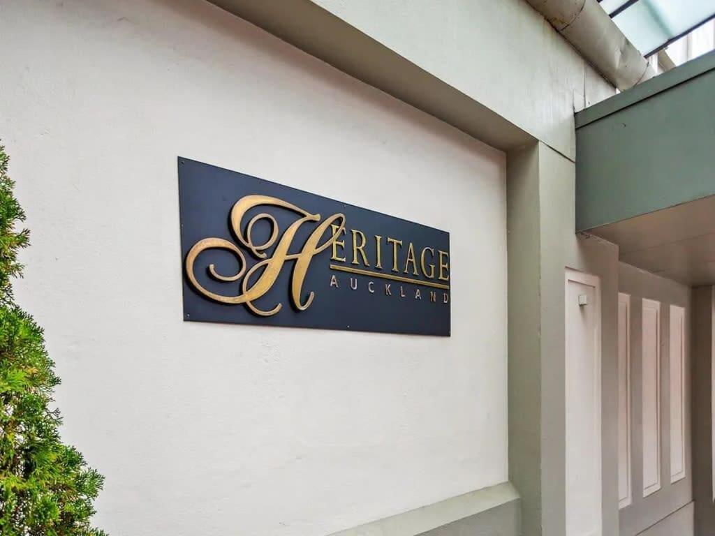 Stylish With Pool And Gym Apartment Auckland