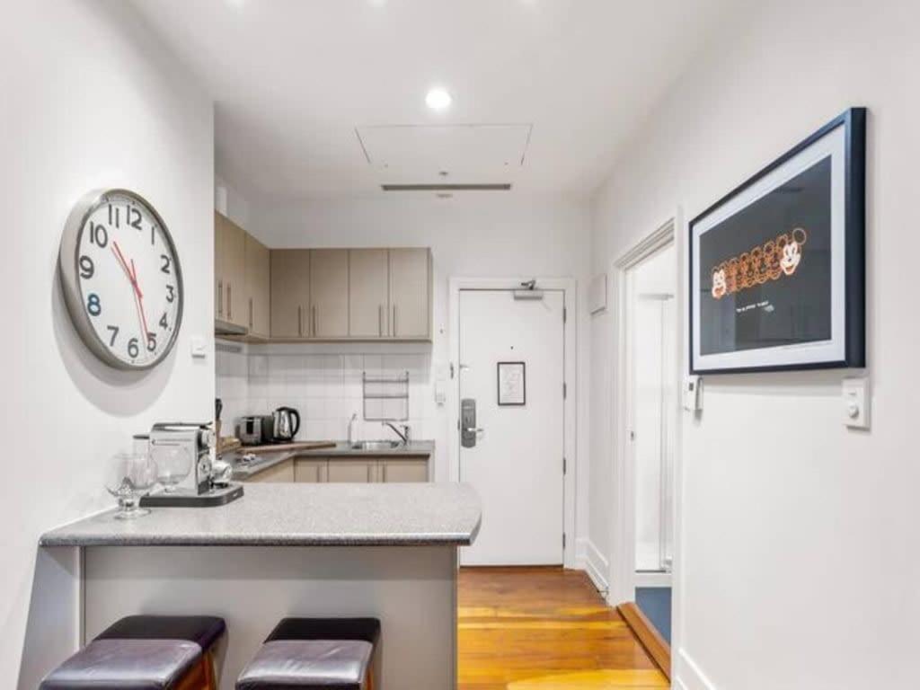Stylish With Pool And Gym Apartment Auckland
