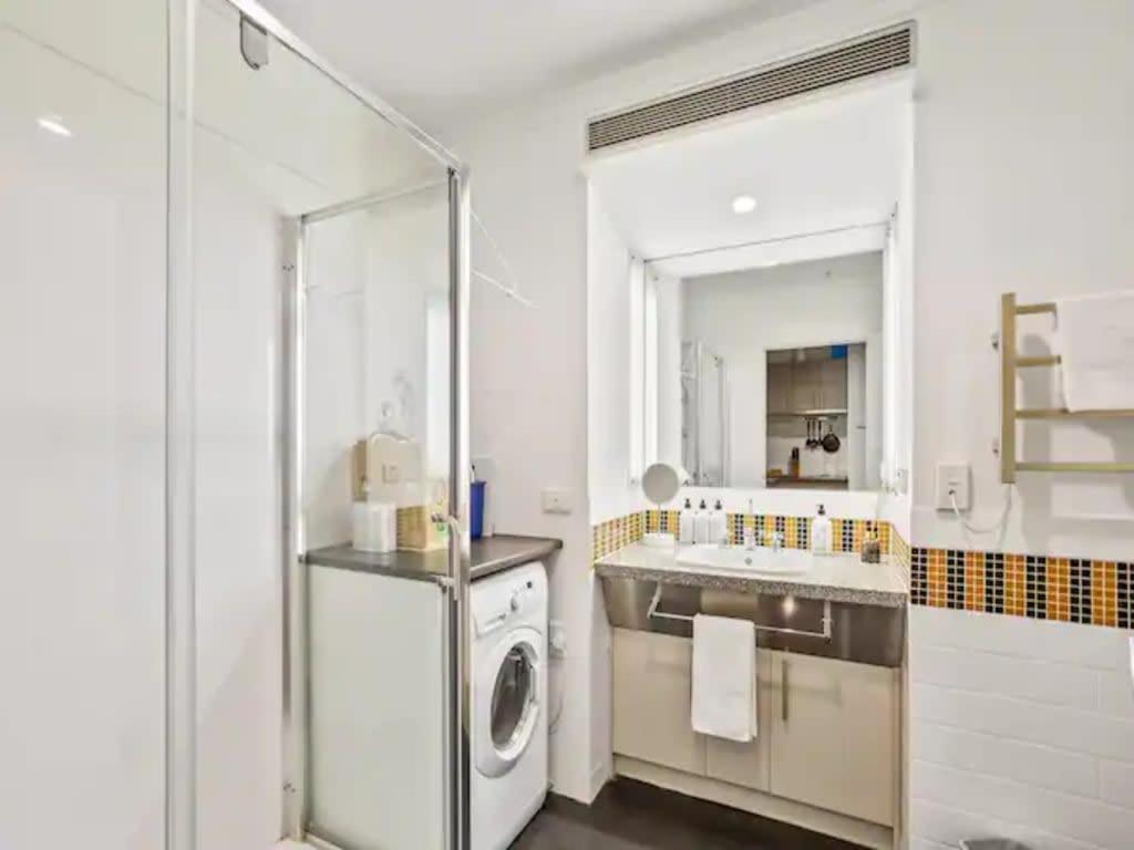 Stylish With Pool And Gym Auckland