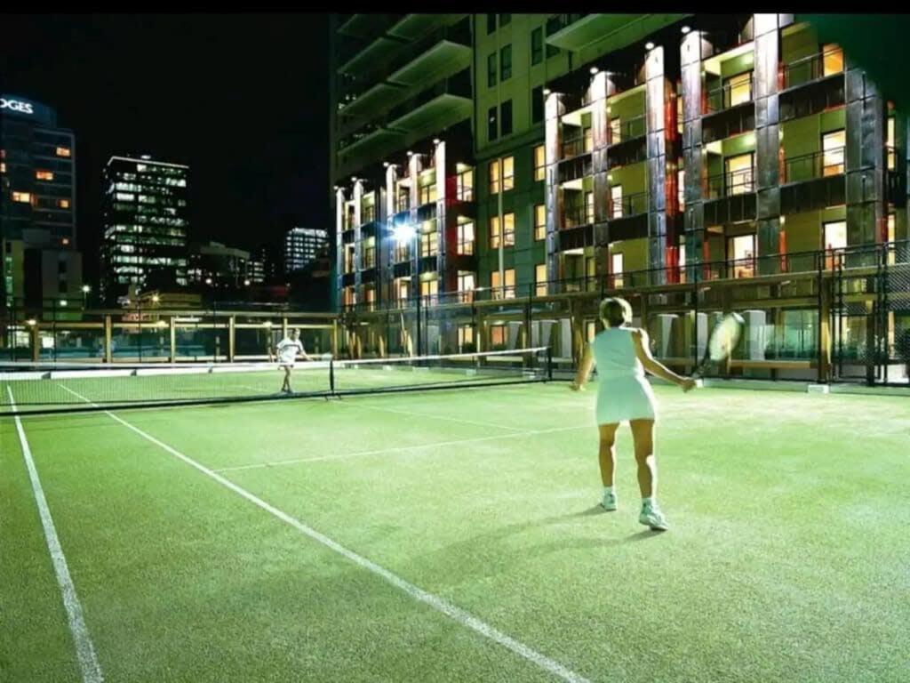 Stylish With Pool And Gym Apartment Auckland