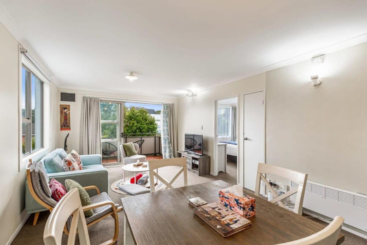 Apartment Lovely 2-bedroom With Free Parking