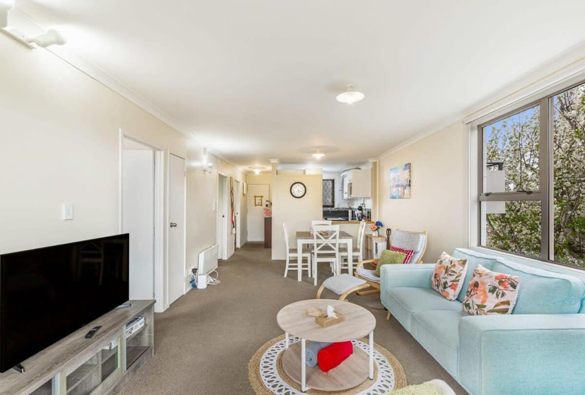 Lovely 2-bedroom With Free Parking Apartment *