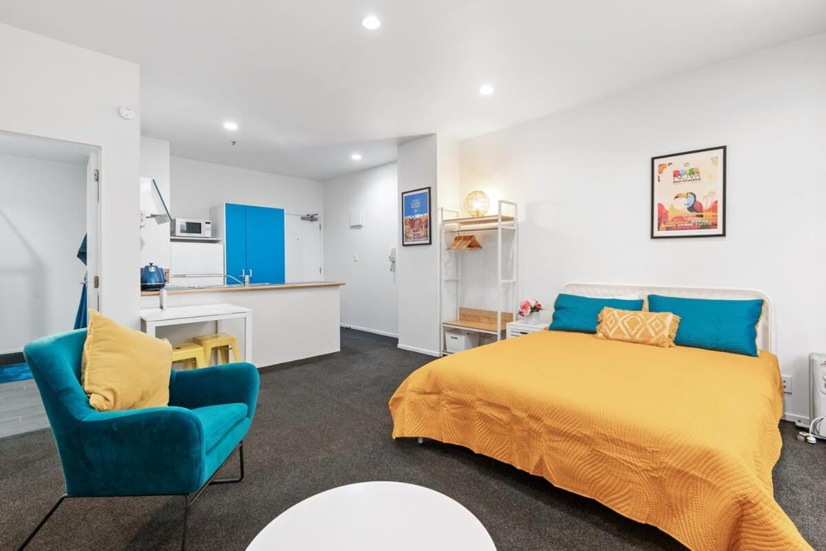 Cosy And Auckland