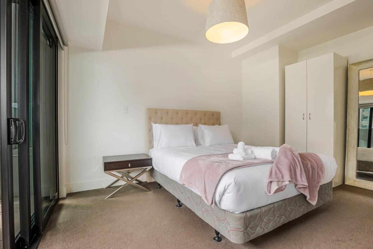 Bright & Modern Cbd Apartment Auckland
