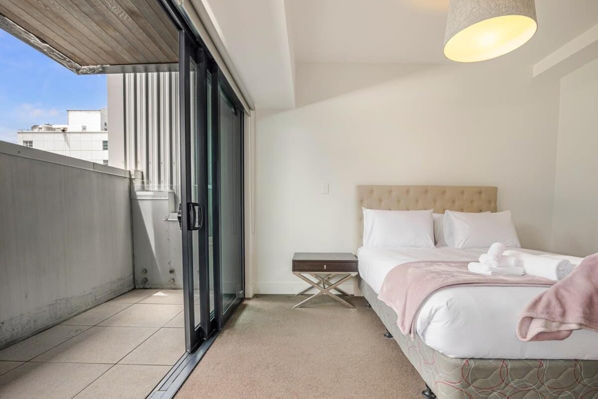 Bright & Modern Cbd * Auckland