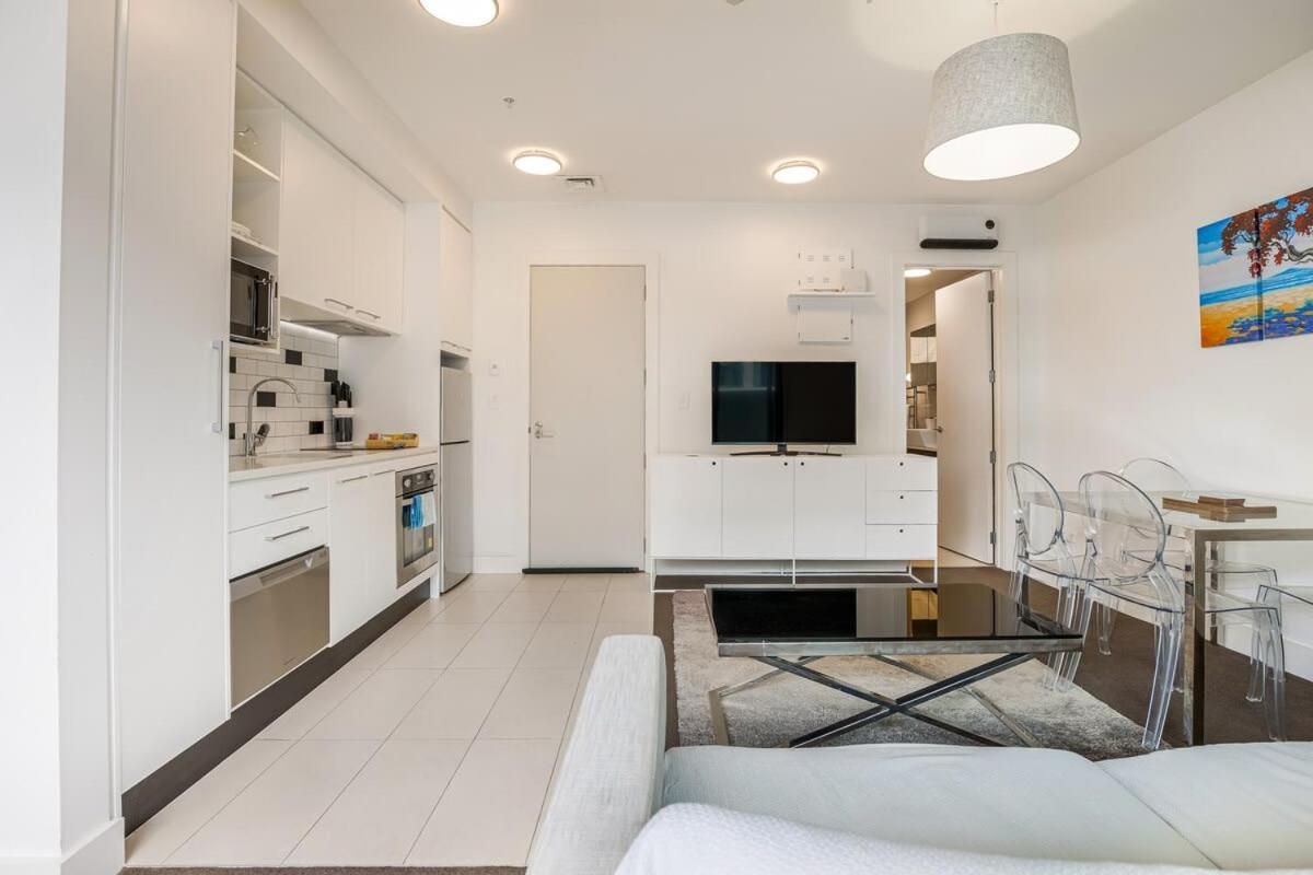 Bright & Modern Cbd Apartment Auckland