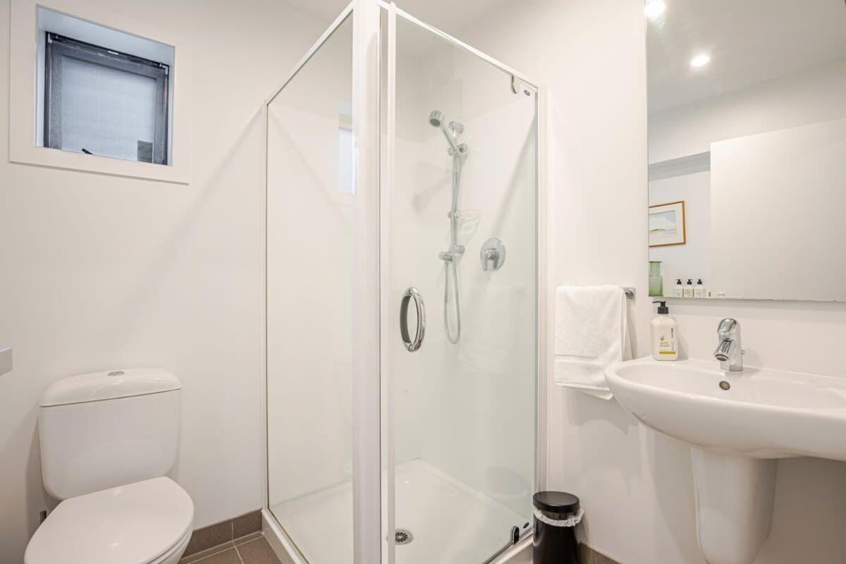 Stylish And Serene Living In Kohimarama Holiday home *