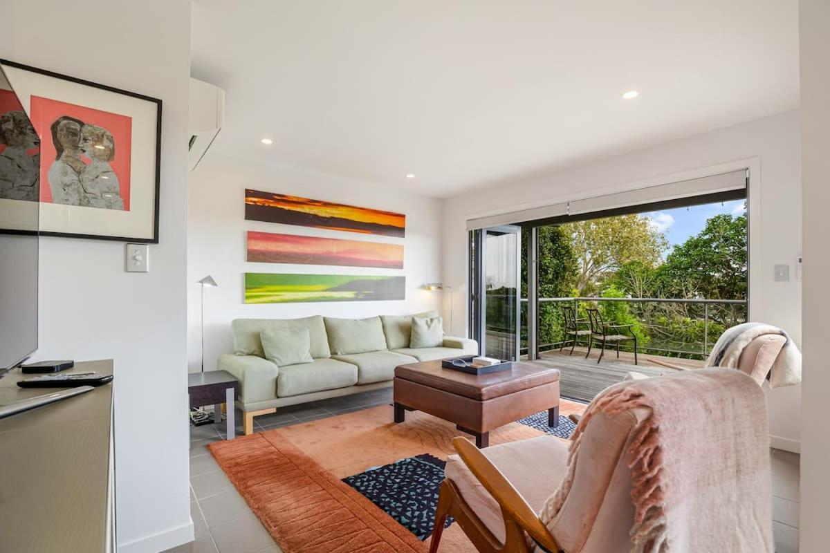 Stylish And Serene Living In Kohimarama Holiday home *