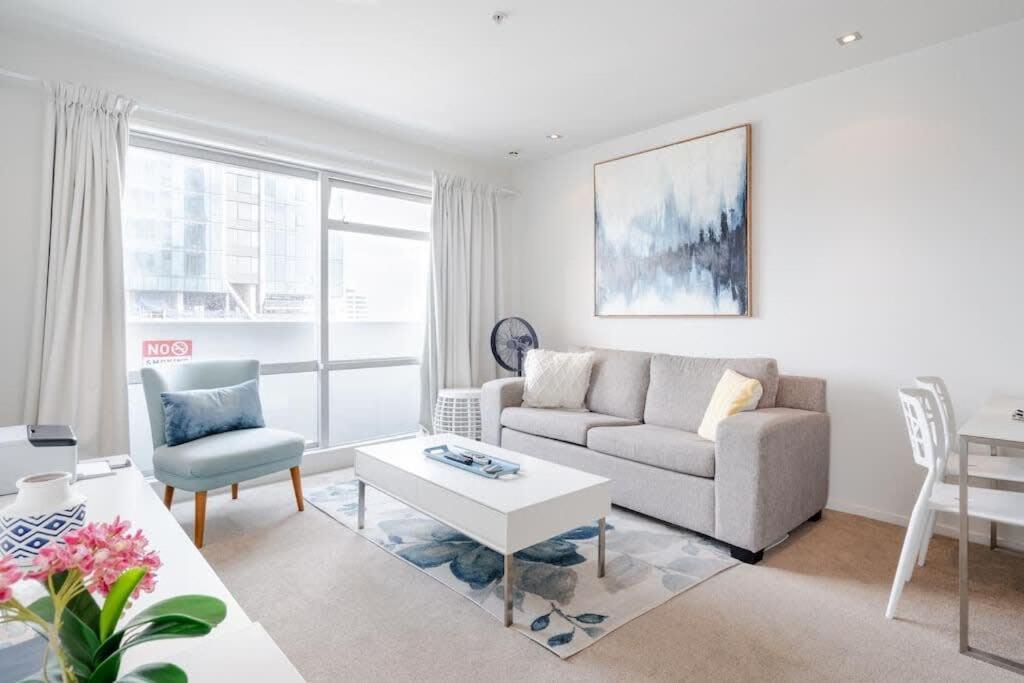 2 Brm Apt - Stunning Harbour Views, Level 24 Apartment Auckland