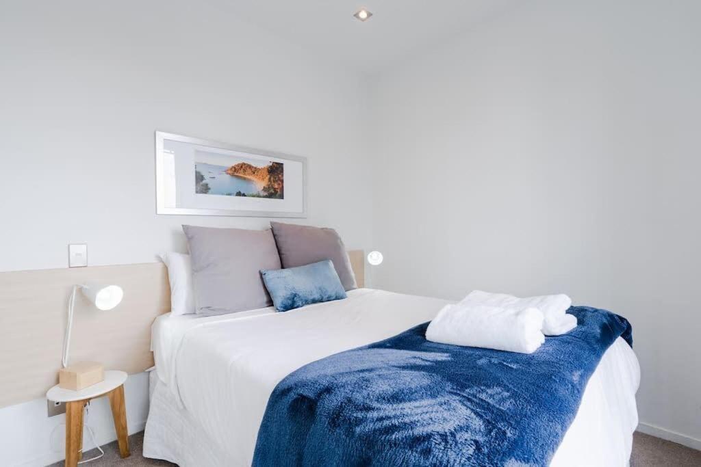 2 Brm Apt - Stunning Harbour Views, Level 24 Auckland