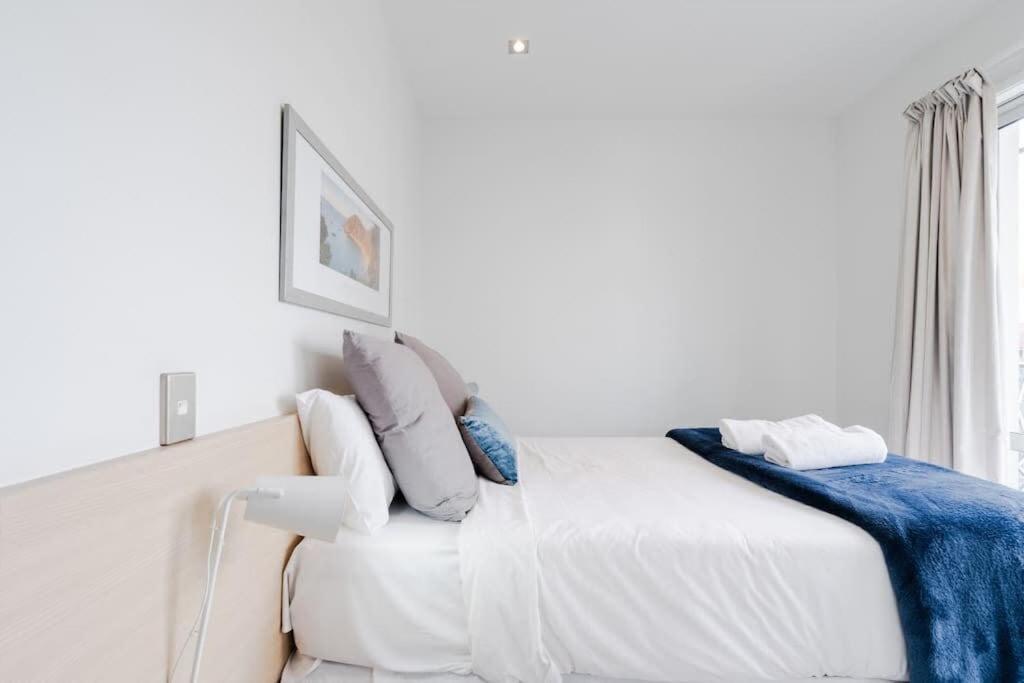 2 Brm Apt - Stunning Harbour Views, Level 24