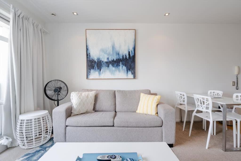 2 Brm Apt - Stunning Harbour Views, Level 24 * Auckland