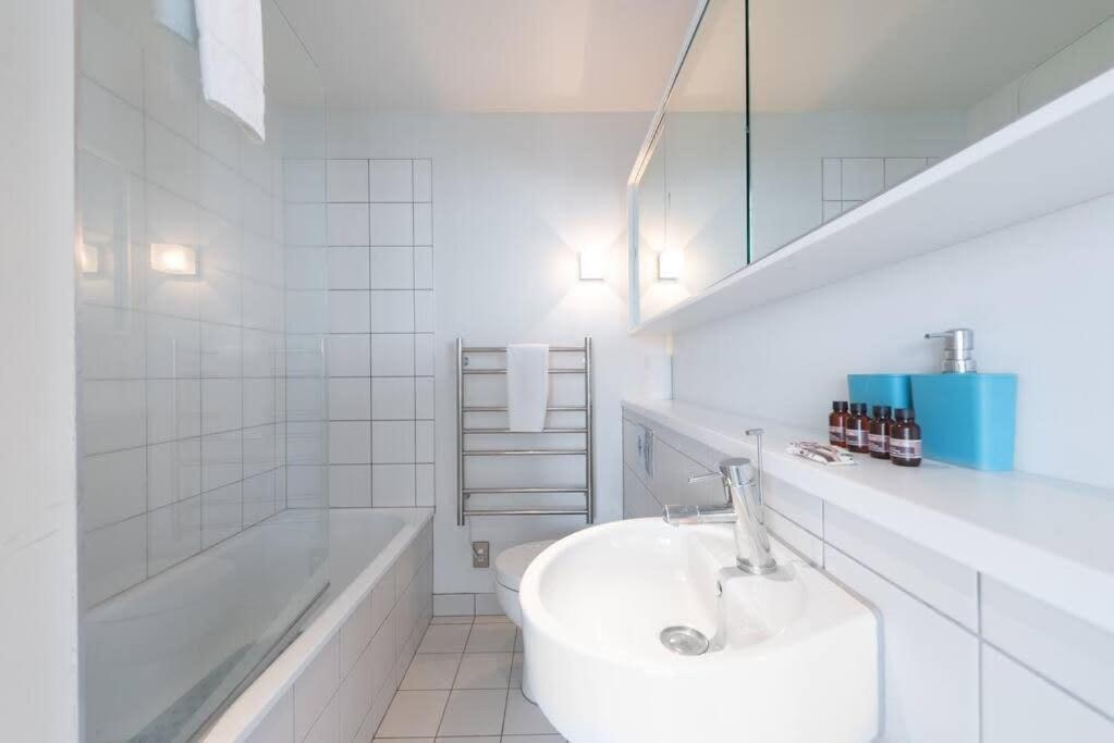2 Brm Apt - Amazing Harbour Views, Level 30