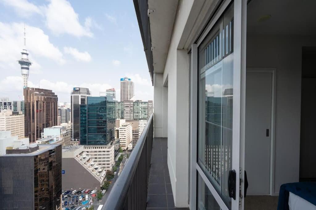 Apartment 2 Brm Apt - Stunning Harbour Views, Level 24