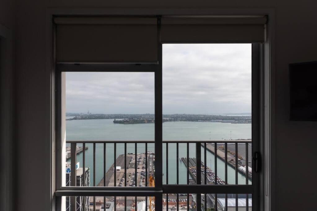 2 Brm Apt - Amazing Harbour Views, Level 30 Apartment Auckland