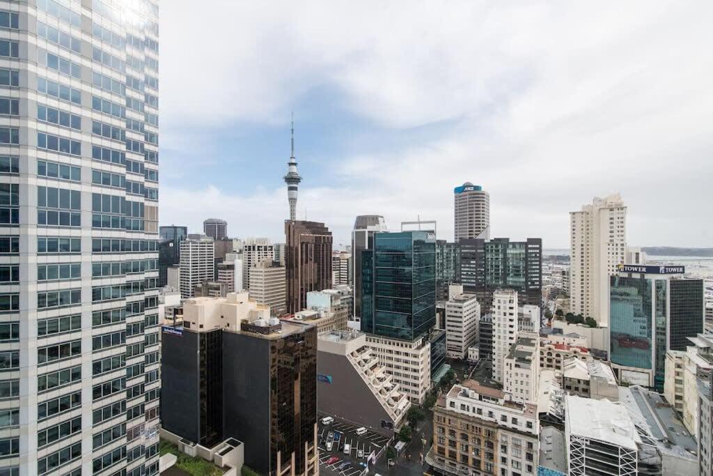 2 Brm Apt - Stunning Harbour Views, Level 24 Apartment