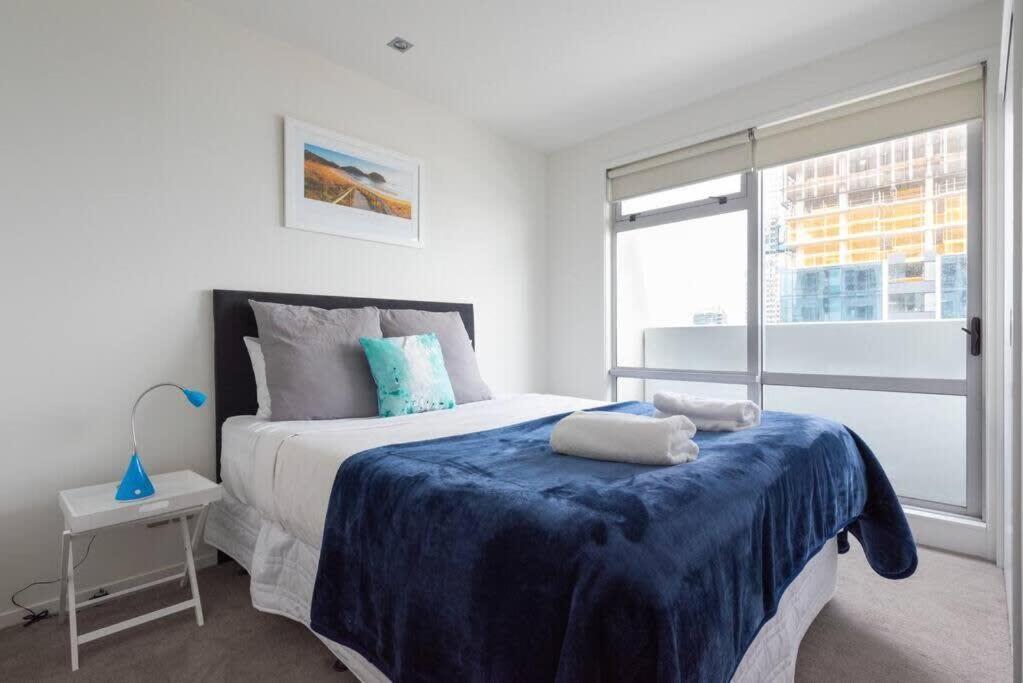 Apartment 2 Brm Apt - Amazing Harbour Views, Level 30
