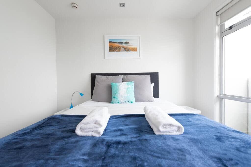 Apartment 2 Brm Apt - Amazing Harbour Views, Level 30 *