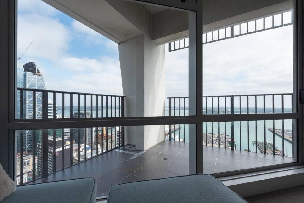 Apartment 2 Brm Apt - Amazing Harbour Views, Level 30