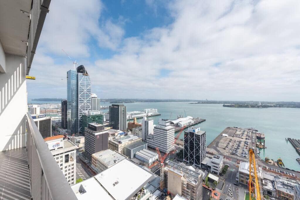 2 Brm Apt - Amazing Harbour Views, Level 30 *