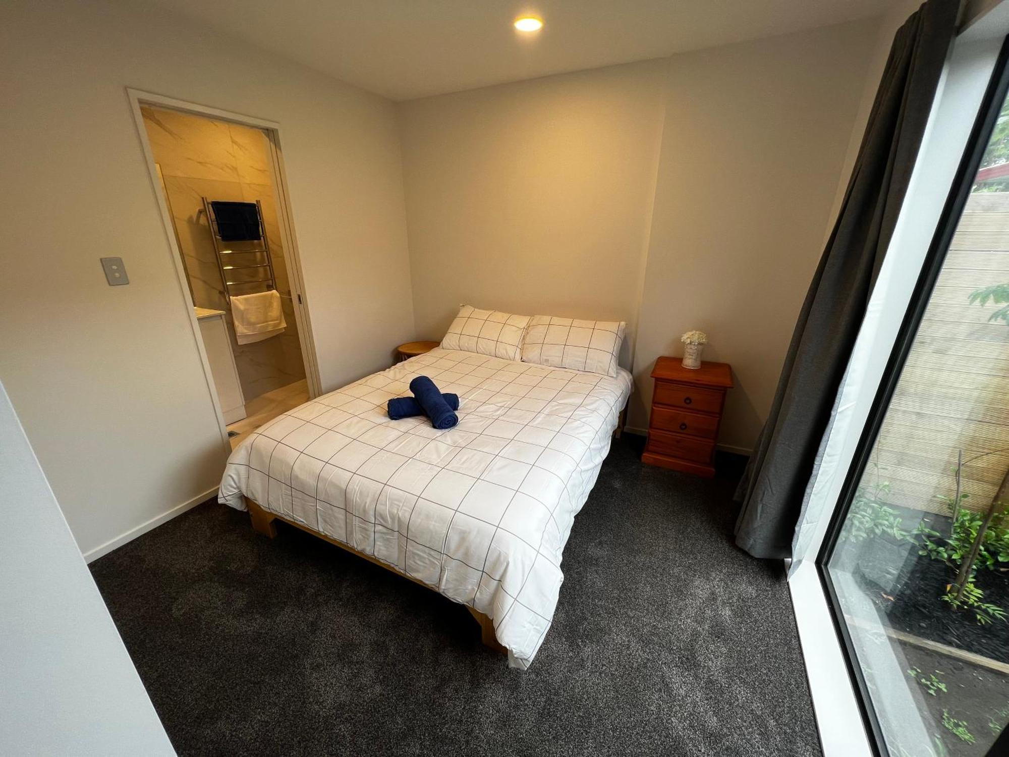 Modern By The Reserve * Auckland