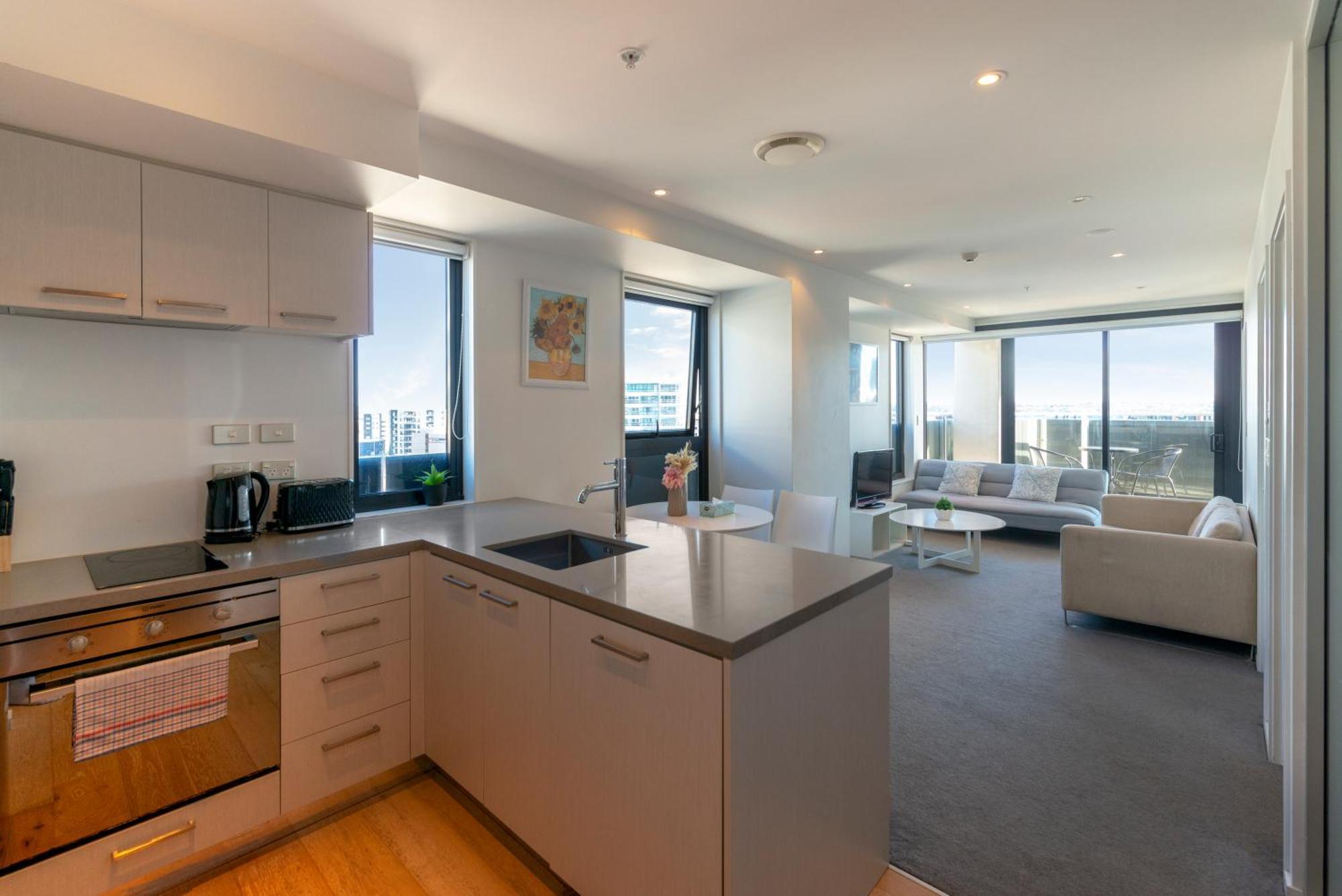 Amazing Skytower View 2 Bedroom 2 Bathroom Apartment