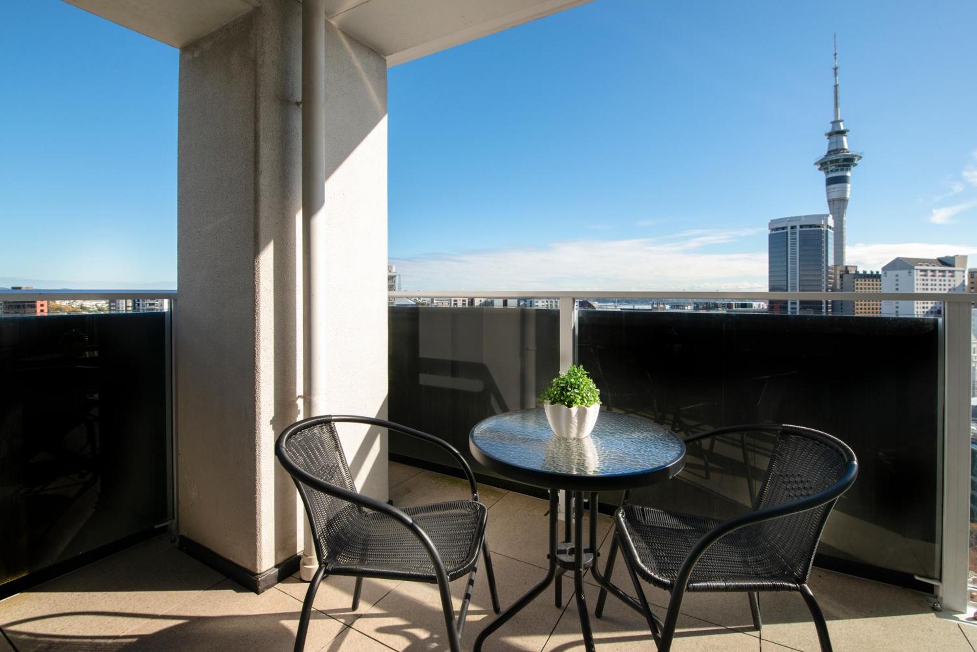 Amazing Skytower View 2 Bedroom 2 Bathroom Apartment Auckland