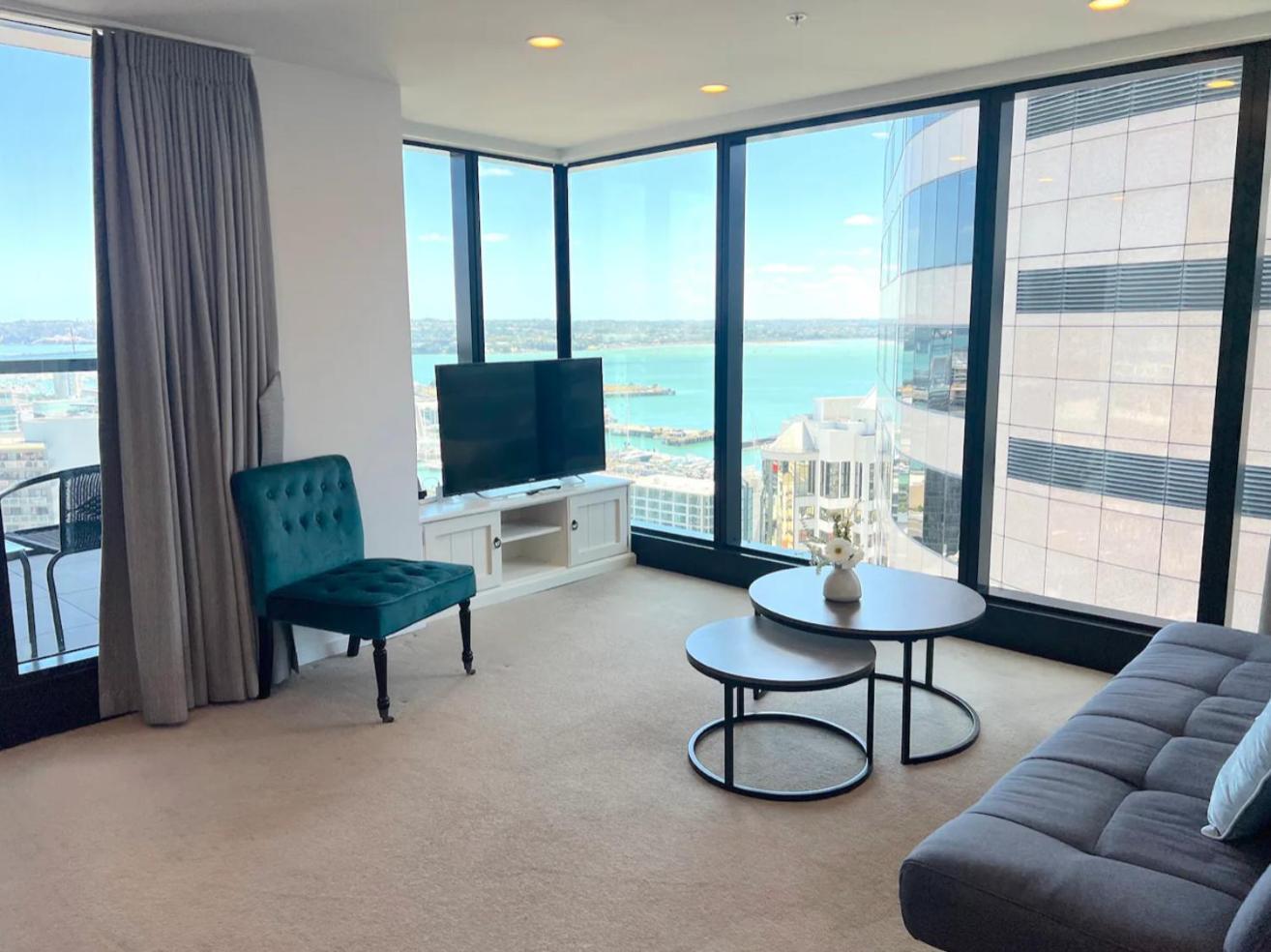 Gorgeous Seaview 2 Bedroom In Cbd Apartment
