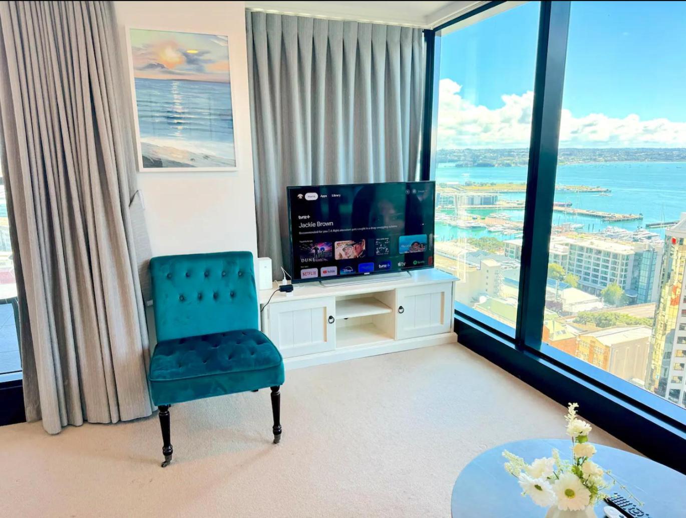Gorgeous Seaview 2 Bedroom In Cbd *