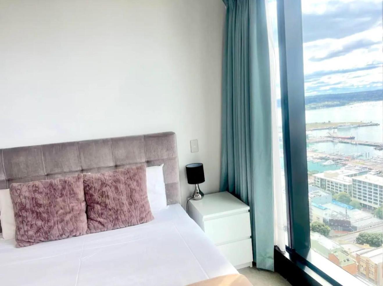 Gorgeous Seaview 2 Bedroom In Cbd *