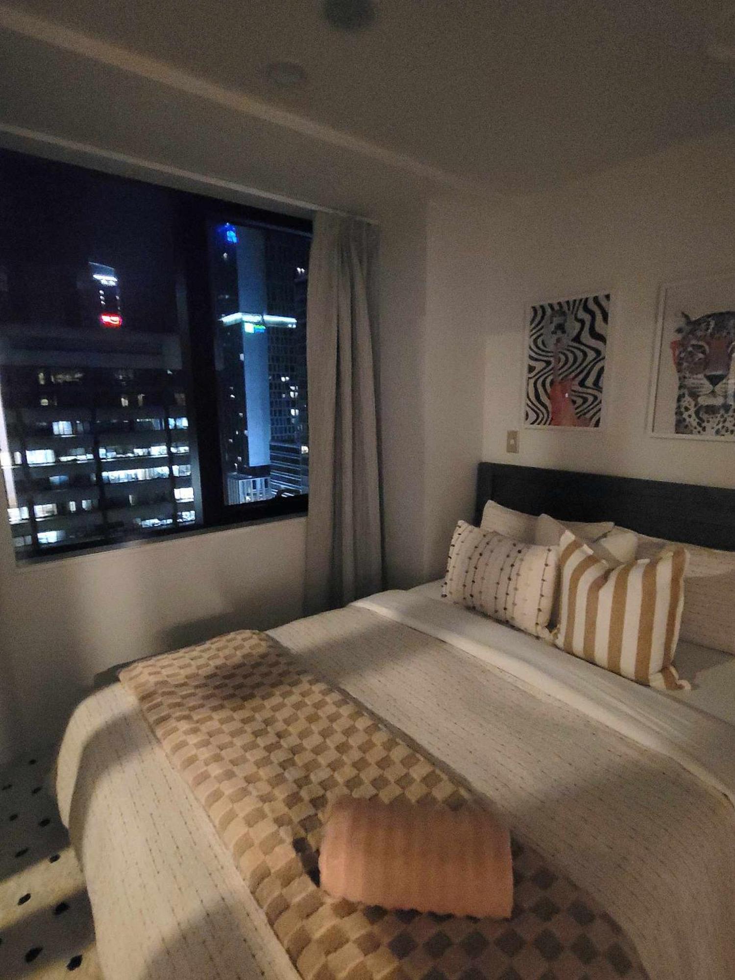 Sky Tower Just Next Door Free Parking Apartment *