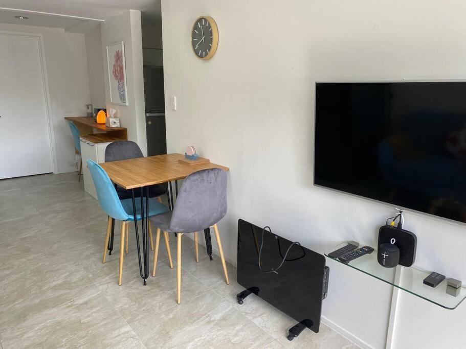 Apartment Cosy 2 Bedroom Unit In Howick Close To Bus And Supermarket *