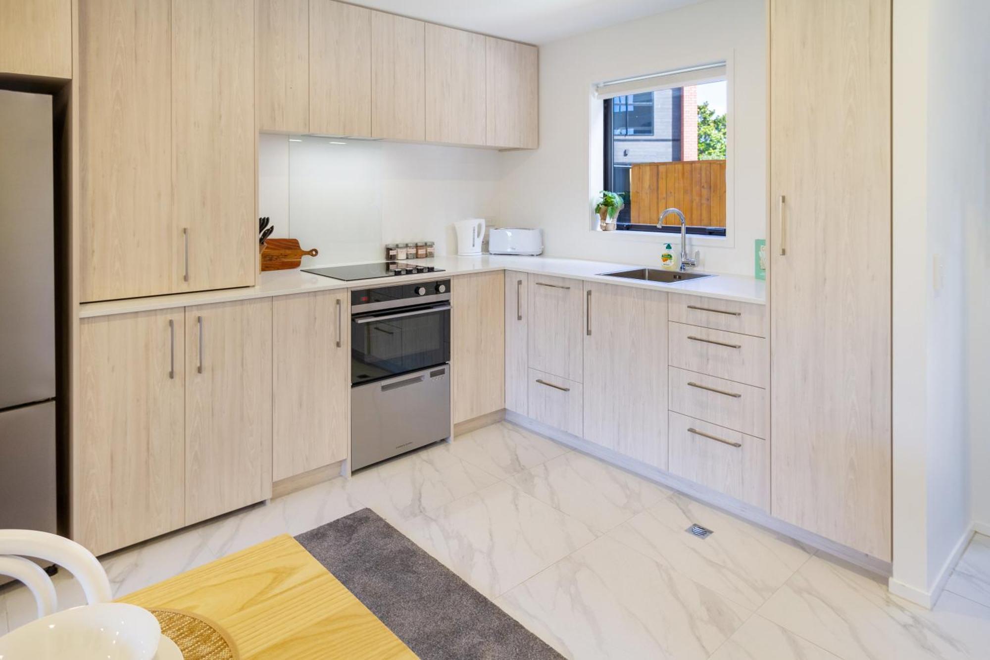 Chic 2-bed Gem: Trust Arena Proximity - West Akl Apartment *