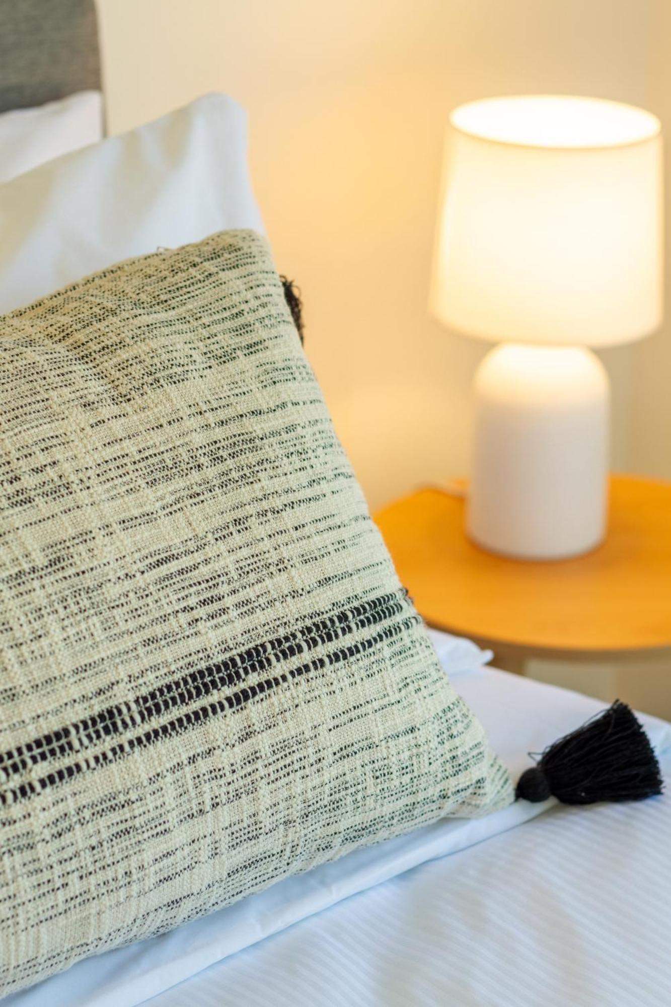 Chic 2-bed Gem: Trust Arena Proximity - West Akl Auckland