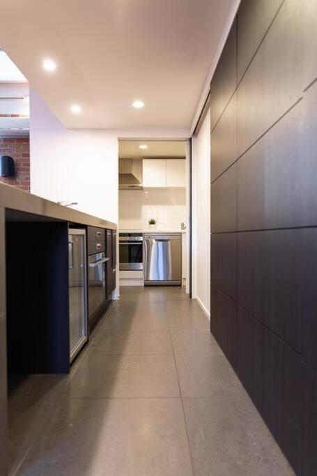 True New York Style Newmarket Loft Apartment *