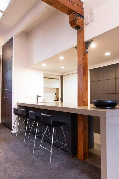 True New York Style Newmarket Loft * Auckland