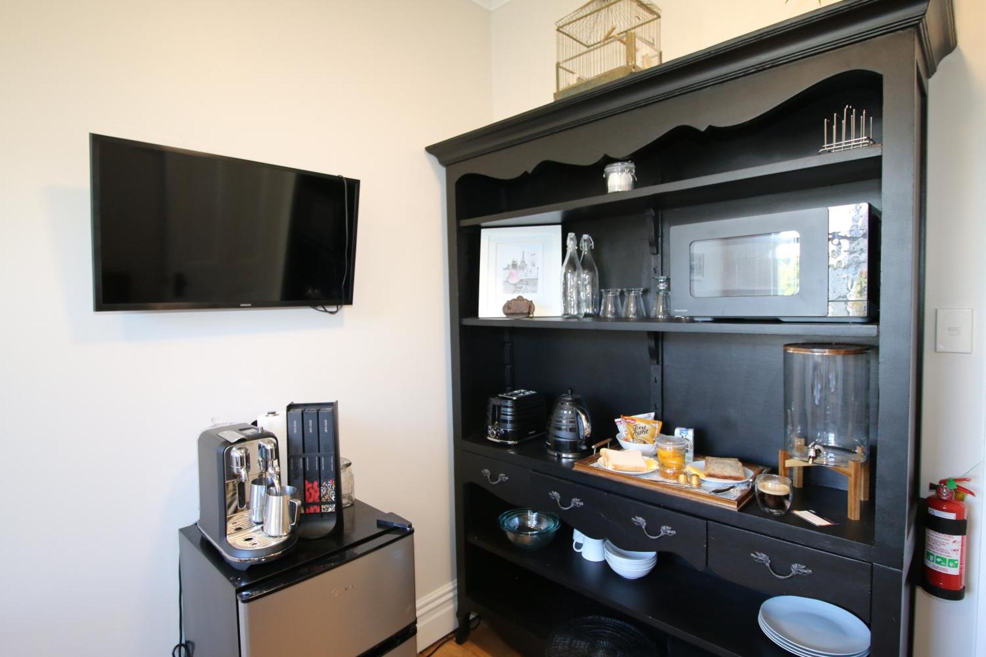 Petite France In Devonport Holiday home