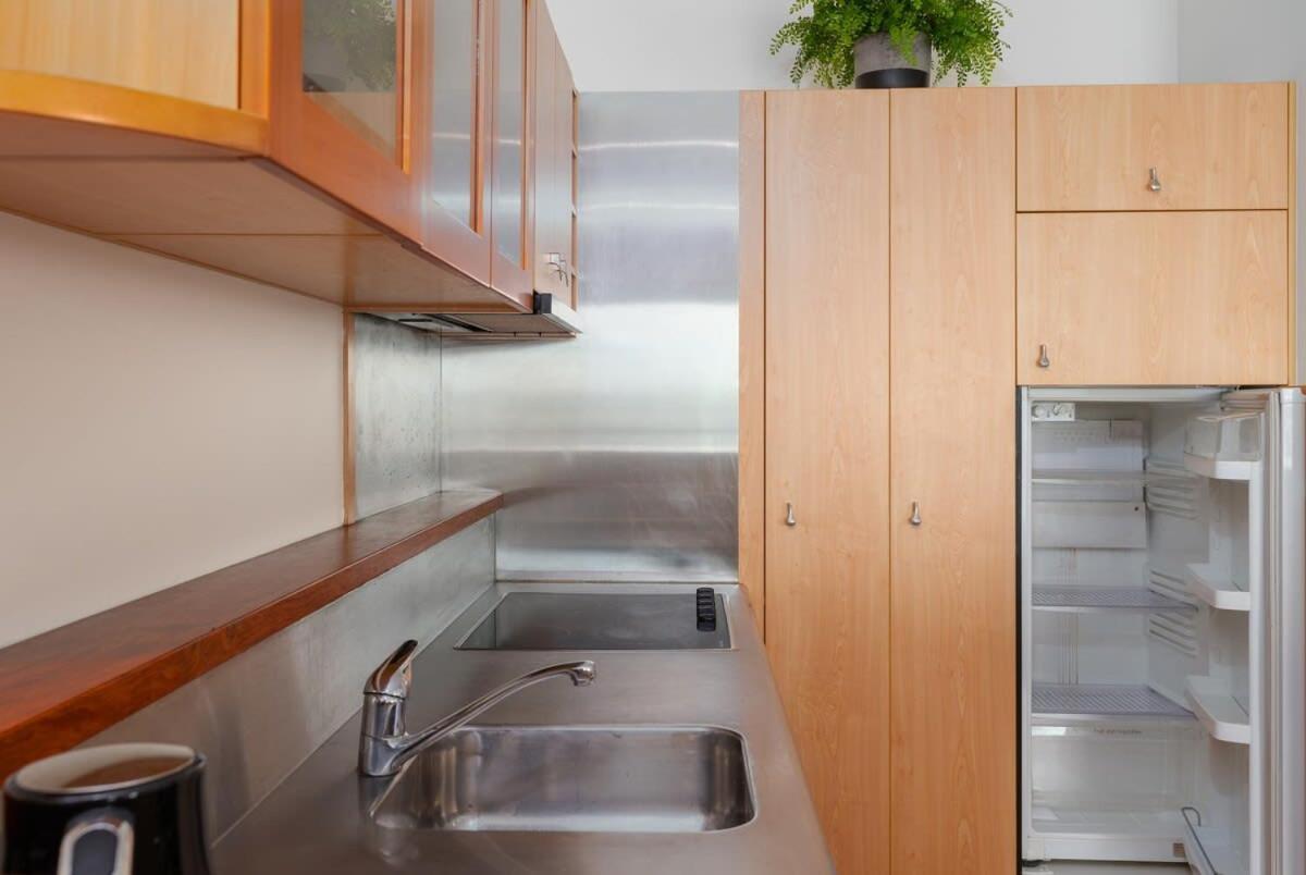 Spacious Executive Apartmt,great Views! Location Apartment *