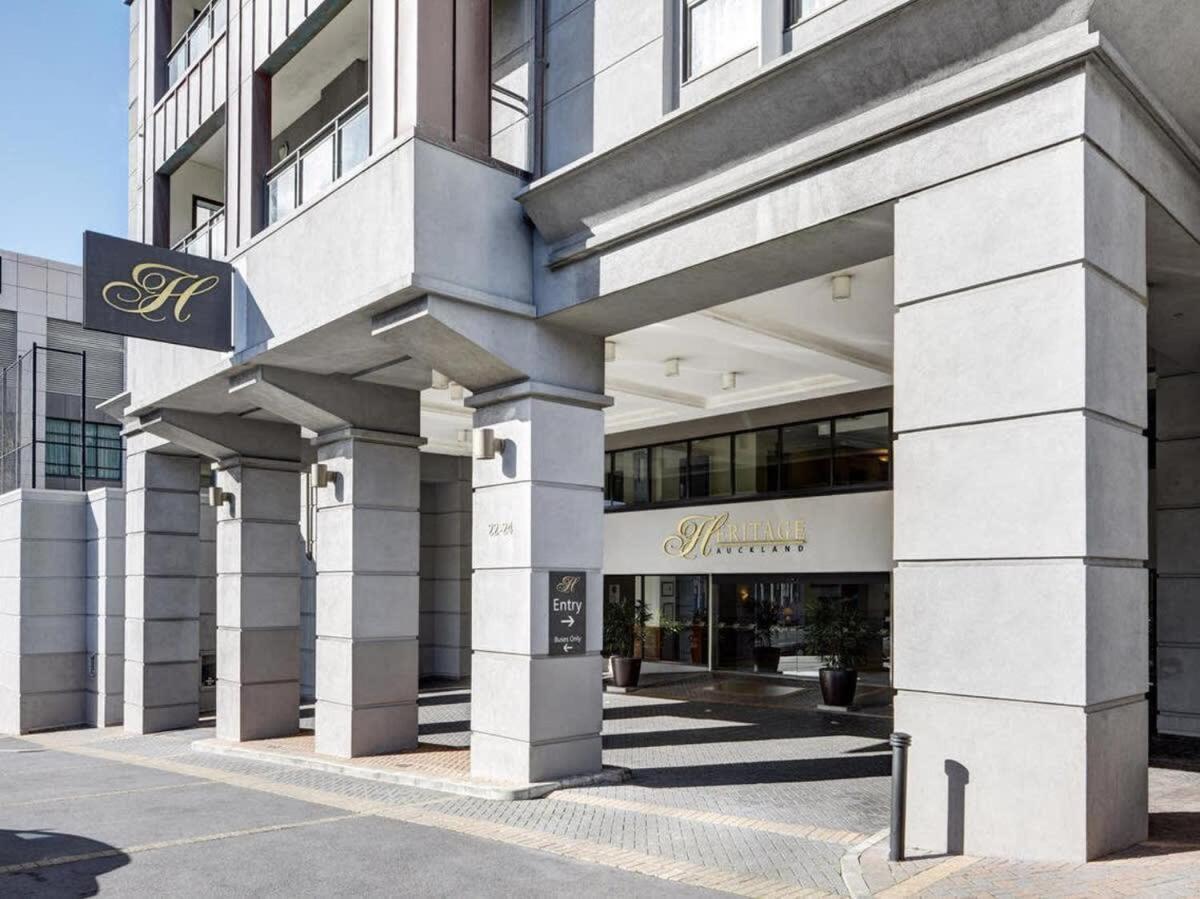 Views -stunning Heritage-pool,gym Apartment