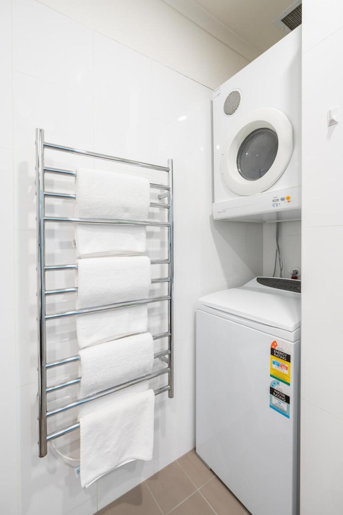Spacious Executive Apartmt,great Views! Location *
