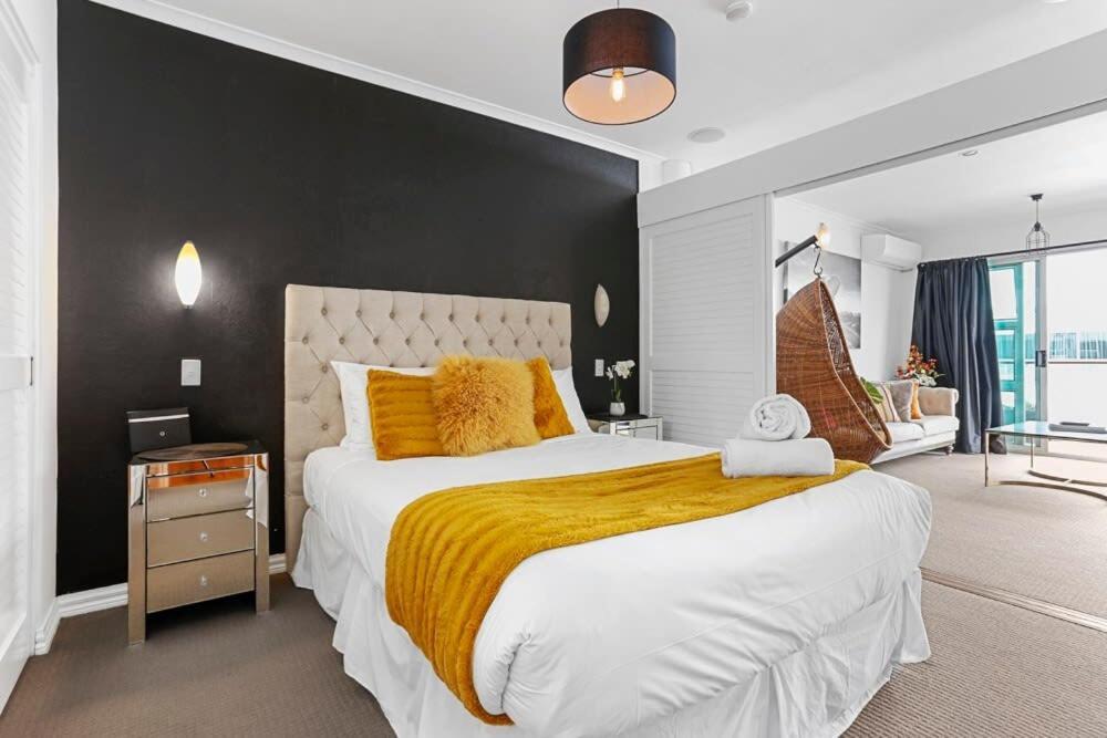 Funky One Bedroom On Princes Wharf Apartment