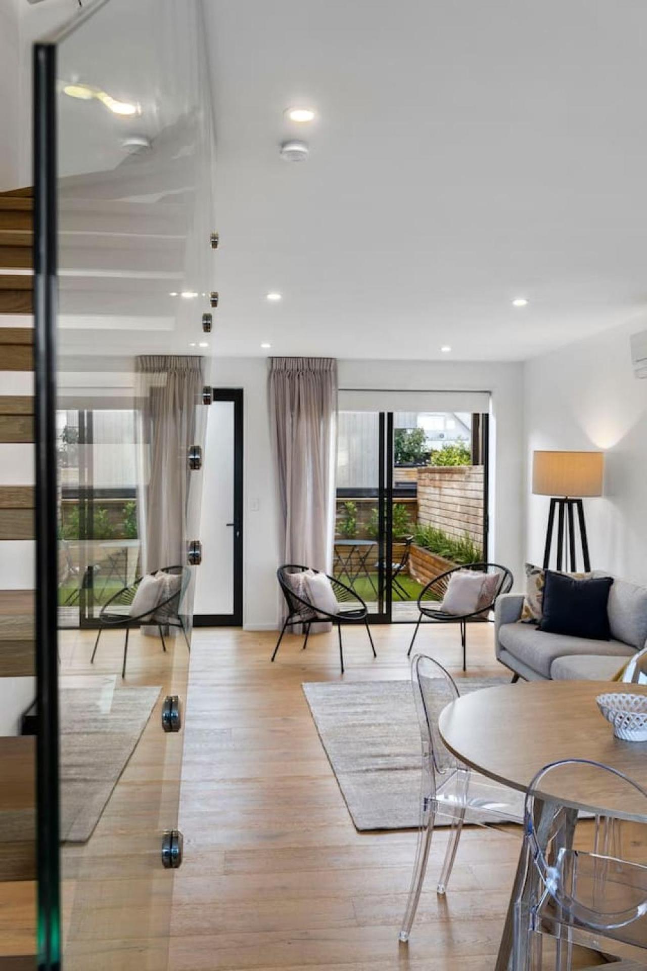 St Vincent Charmer - Stylish Townhouse W Carpark Apartment Auckland