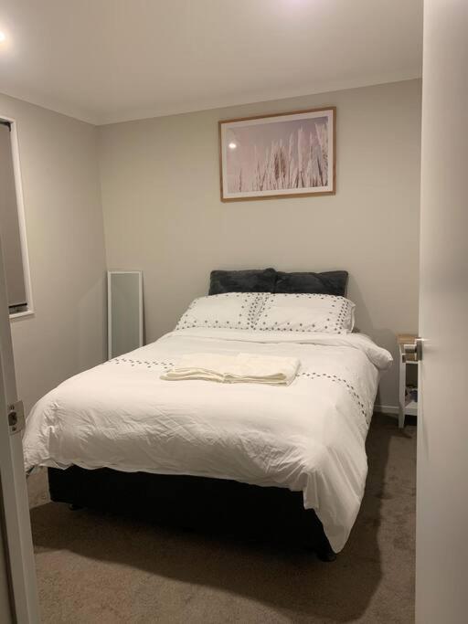 Serene 5-bedroom Papakura *