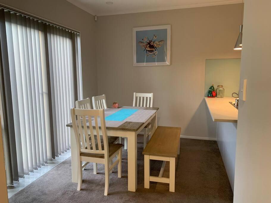 Serene 5-bedroom Papakura * Auckland